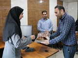 پخش شیرینی در مرکز بهداشت شهدای والفجر به مناسبت فرا رسیدن ماه مبارک شوال و عید سعید فطر