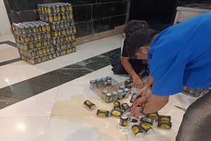 کشف و معدومی مواد غذایی تاریخ گذشته از یک واحد صنفی واقع در شهر صدرا