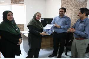 تجلیل از همکار ناشنوا مرکز بهداشت شهدای والفجر به مناسبت روز جهانی ناشنوایان
