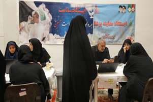 همزمان با برگزاری همایش بزرگ شیرخوارگان حسینی، ایستگاه سلامت به همت مرکز بهداشت شهدای والفجر در حرم مطهر حضرت احمد ابن موسی شاهچراغ (ع) برپا شد
