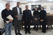 معاون مرکز بهداشت شهدای والفجر از خیر نیک‌اندیش سلامت مرکز کاهش آسیب سعدی تجلیل کرد